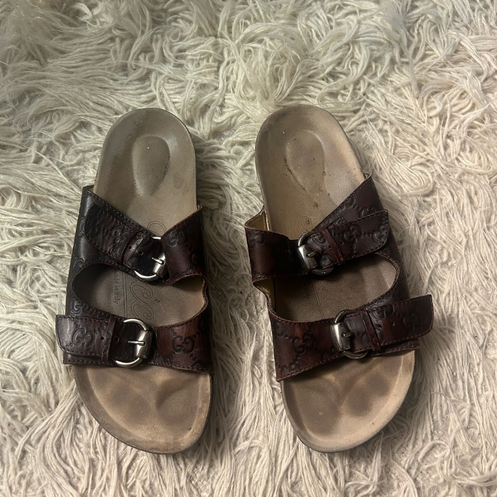 GUCCI GG logo brown leather sandals